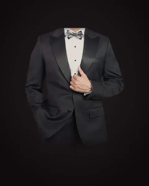 Peak-lapel tuxedo in black
