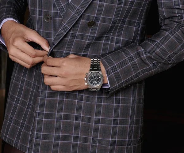 The cuff: Single cuff on one button · shown at the jacket sleeve.