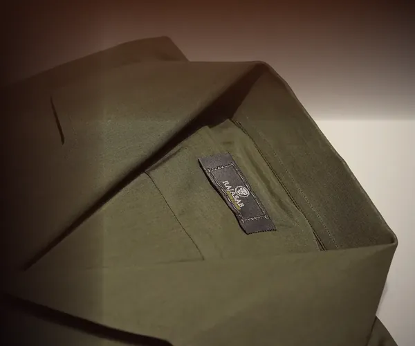 Bergerac Shirt: Soft collar · in olive.