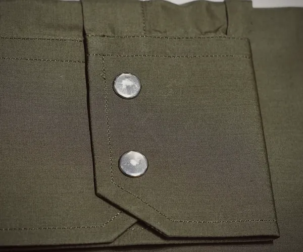 Bergerac Shirt: Two buttons at the cuff.