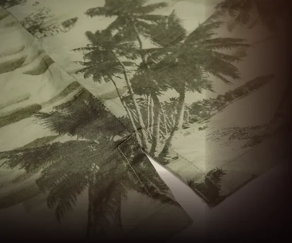 Hawaii Shirt: The palm print, close.