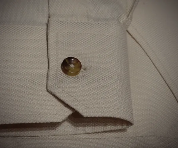 Ralph Shirt: Button at the cuff.