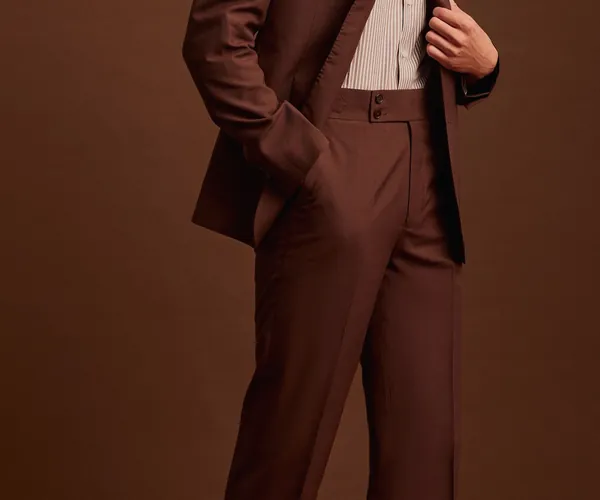 The waistband: Extended waistband on two buttons · worn without a belt.