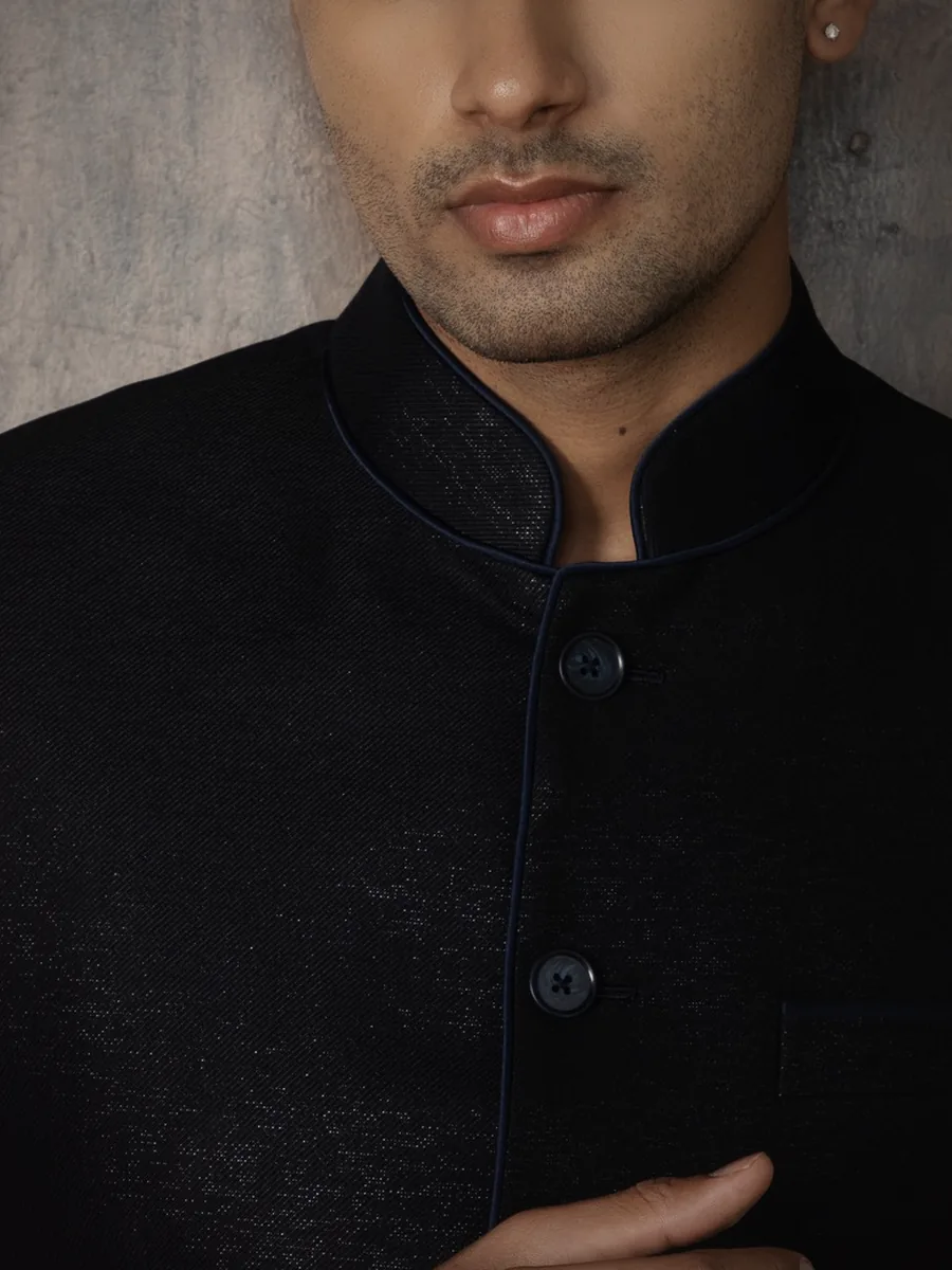 Closed collar and front buttons