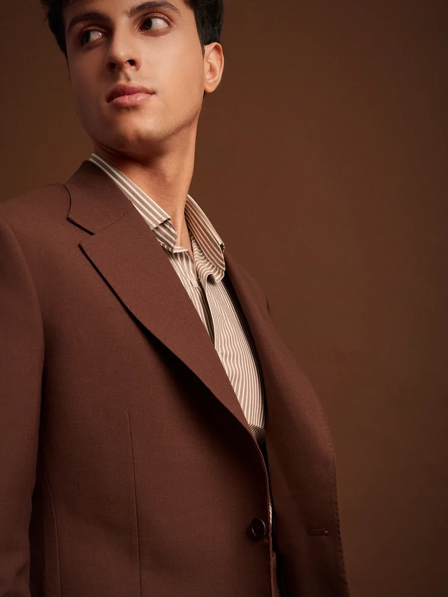 Lapel and shoulder